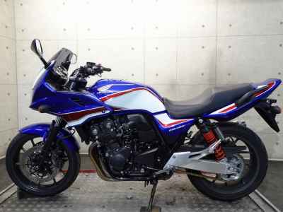 Honda CB400 Super Boldor 2024