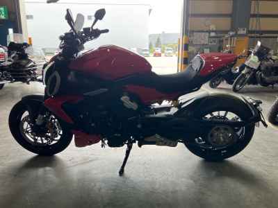 Ducati Diavel V4 2025