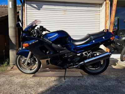 Kawasaki ZZR400 2005
