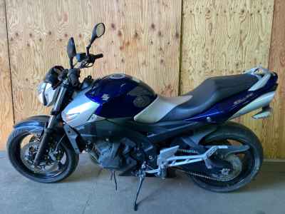 Suzuki GSR400 2009