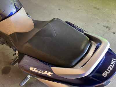 Suzuki GSR400 2009