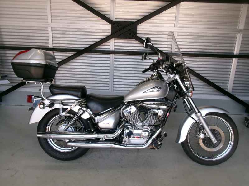 Suzuki INT-RIDER LC250