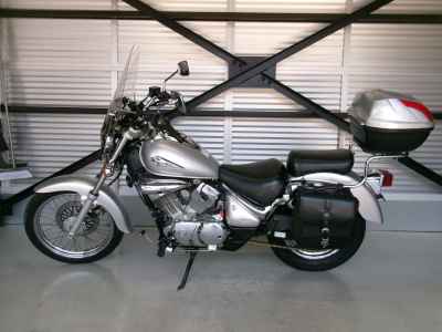 Suzuki INT-RIDER LC250