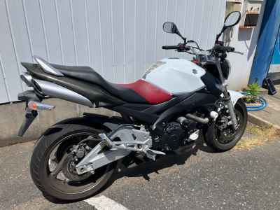 Suzuki GSR400 2007