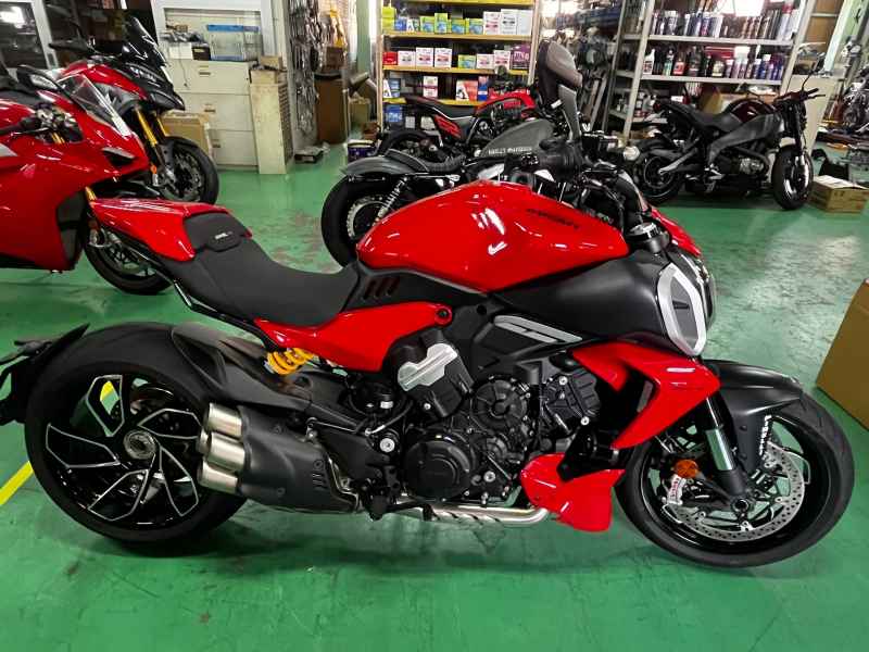 Ducati Diavel V4 2023