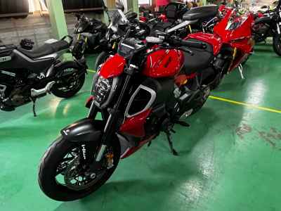 Ducati Diavel V4 2023