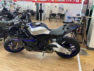 Yamaha YZF-R1M 2023