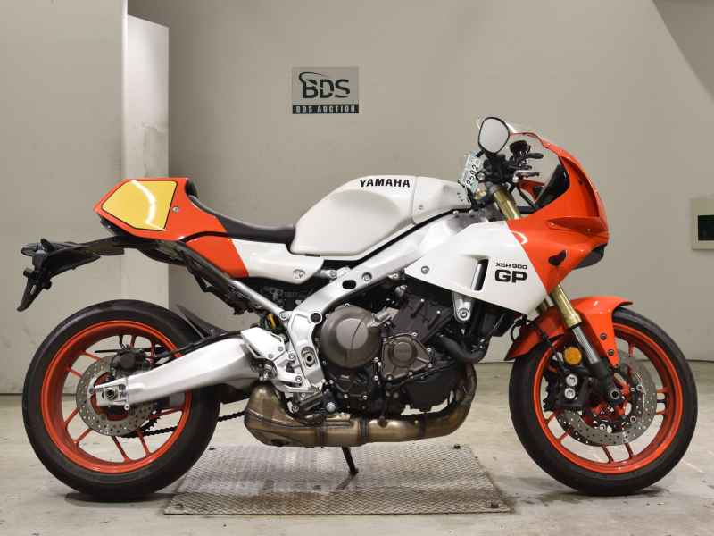 Yamaha XSR900 GP 2024