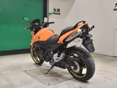 Suzuki GSR400 2011