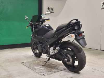 Suzuki GSR400 2010