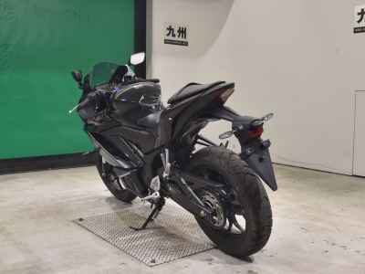 Yamaha YZF-R25 2022