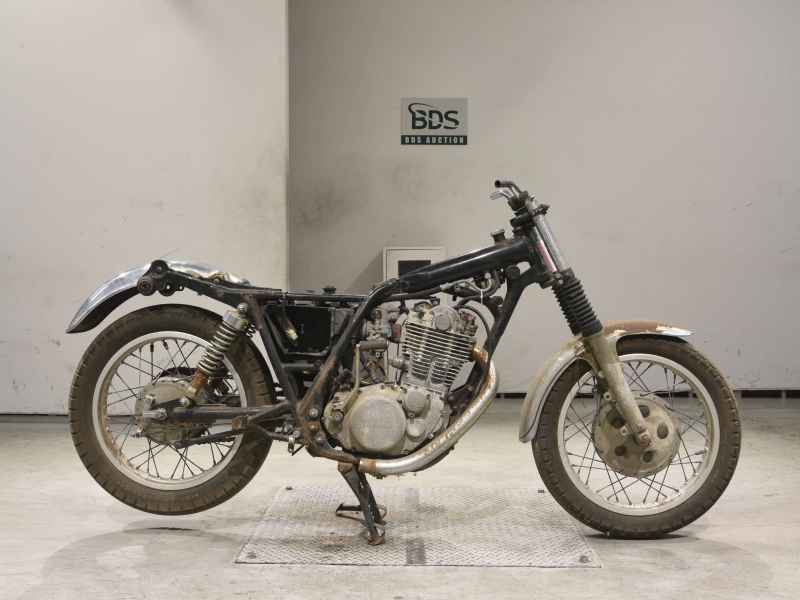 Yamaha SR400