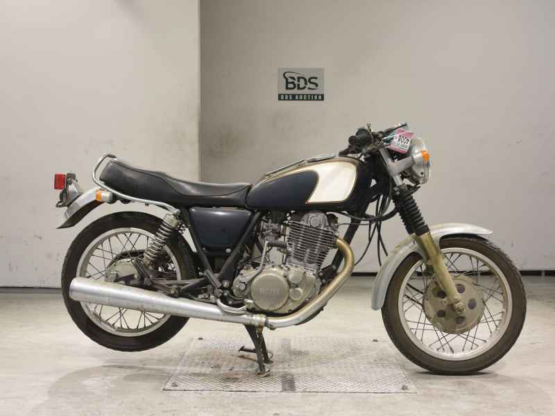 Yamaha SR400