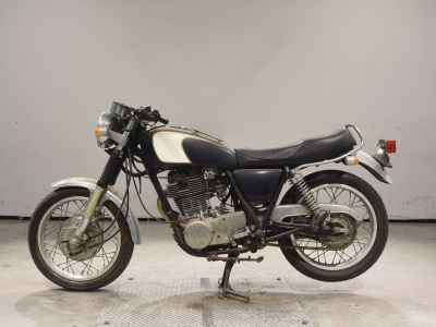Yamaha SR400