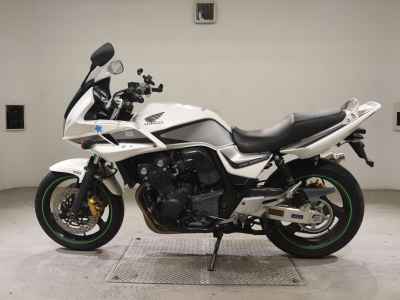 Honda CB400 Super Boldor 2011