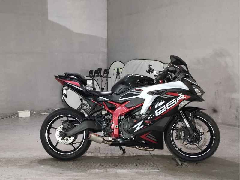 Kawasaki Ninja ZX-25R KRT Edition