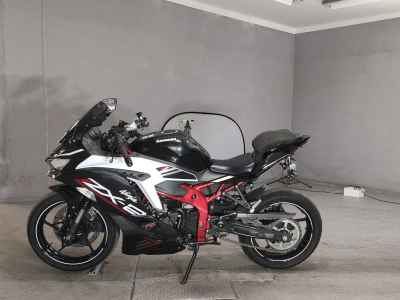 Kawasaki Ninja ZX-25R KRT Edition