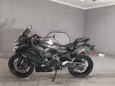 Kawasaki Ninja ZX-4R SE 2025
