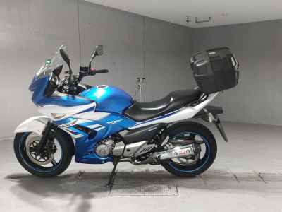 Suzuki GSR250F