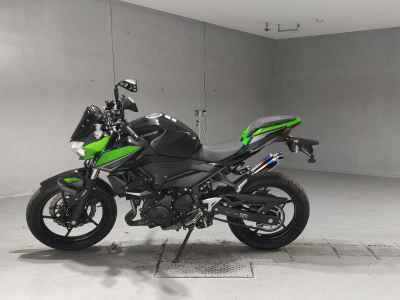 Kawasaki Z400 2022