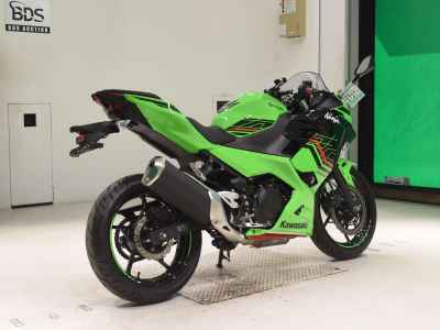 Kawasaki Ninja 400 KRT Edition 2023