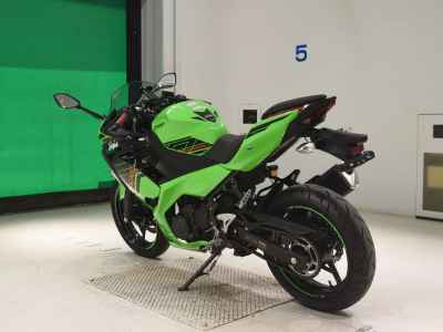 Kawasaki Ninja 400 KRT Edition 2023