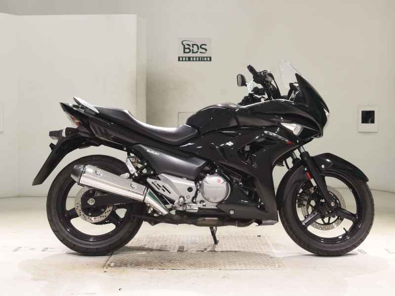 Suzuki GSR250F