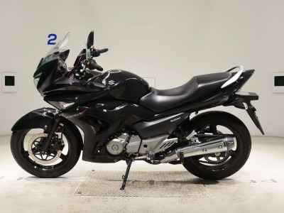 Suzuki GSR250F