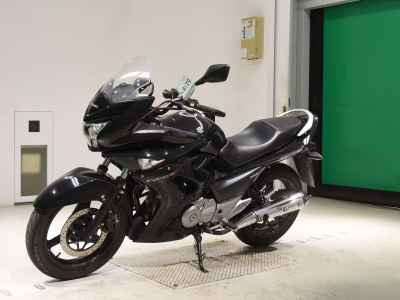 Suzuki GSR250F