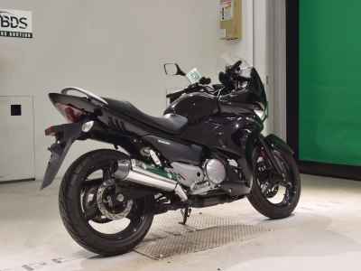 Suzuki GSR250F