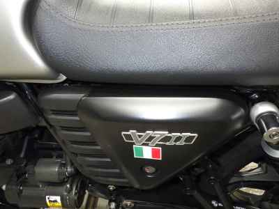Moto Guzzi V7 Stone 2017