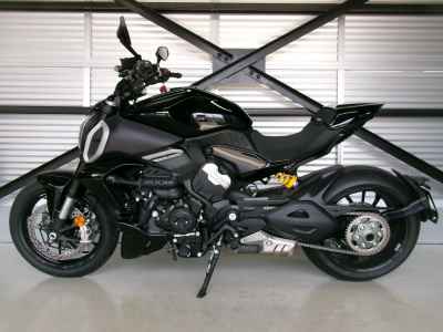 Ducati Diavel V4 2024
