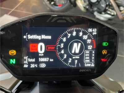 Ducati Streetfighter V2 2024