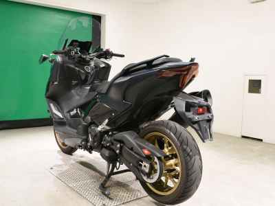 Yamaha TMAX 560 2022