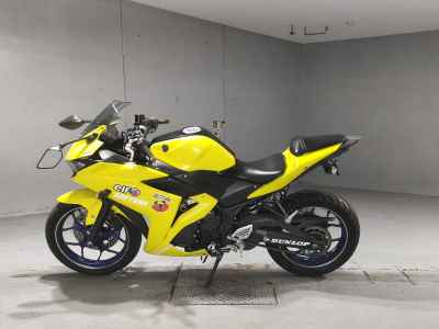 Yamaha YZF-R25 2015