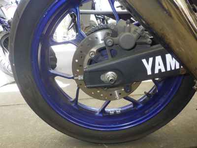 Yamaha YZF-R25 2015