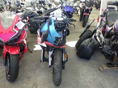 Yamaha YZR-R3 2025