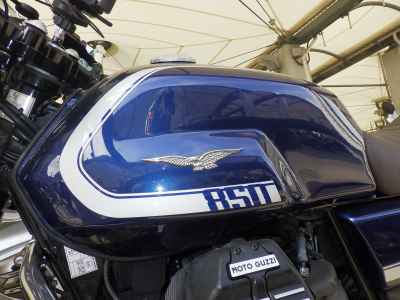 Moto Guzzi V7 2023