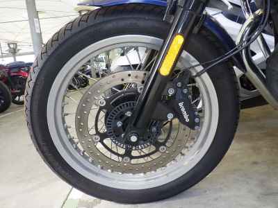 Moto Guzzi V7 2023