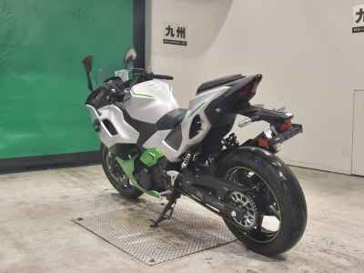 Kawasaki Ninja 7 Hybrid 2025