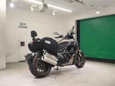 Ducati Diavel Strada 2013