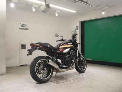 Kawasaki Z900RS 2025