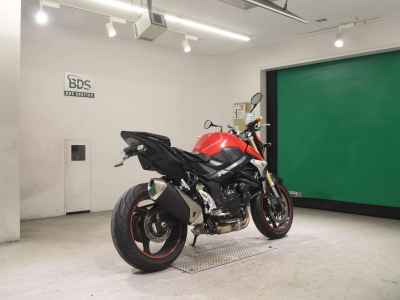 Suzuki GSR750 2011