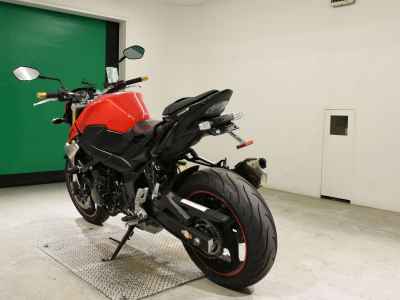 Suzuki GSR750 2011