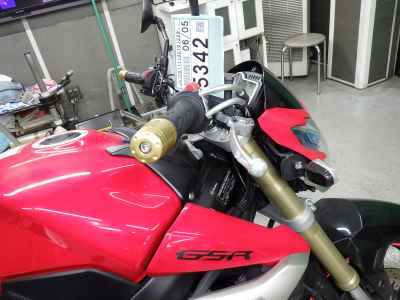 Suzuki GSR750 2011