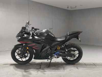 Yamaha YZF-R25 2015