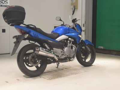 Suzuki GSR250