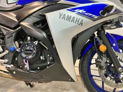 Yamaha YZF-R25 2015