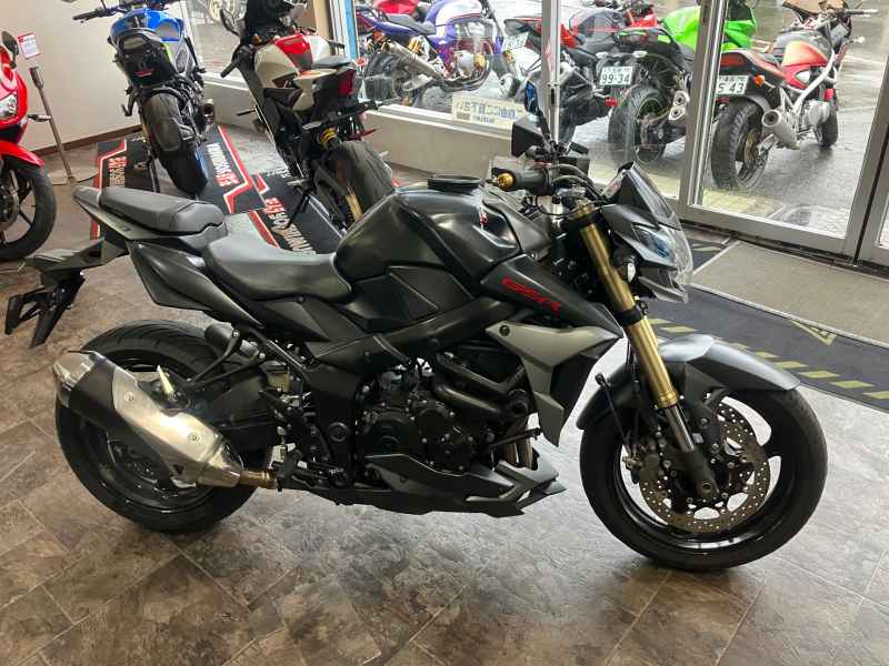 Suzuki GSR750 2013