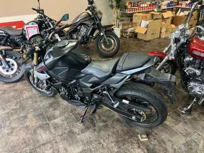 Suzuki GSR750 2013